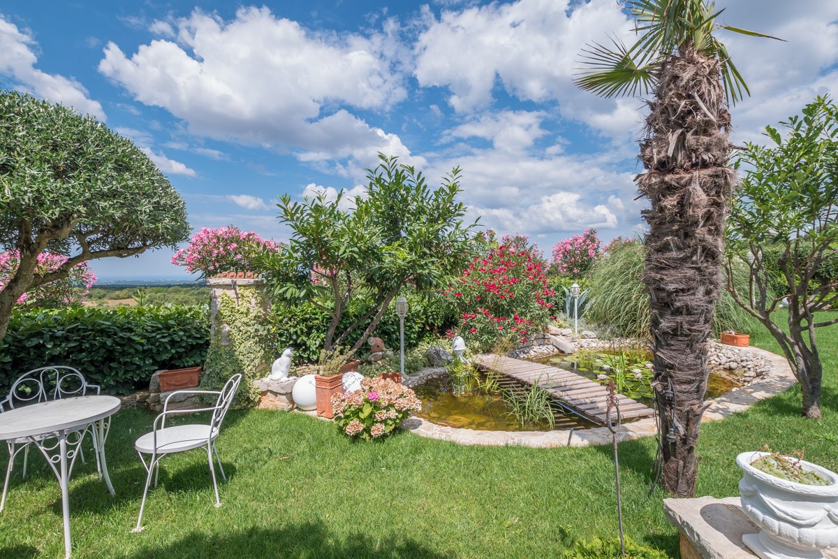 Parenzo, una villa mediterranea con vista panoramica sul mare