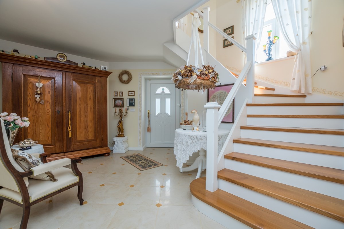 Parenzo, una villa mediterranea con vista panoramica sul mare
