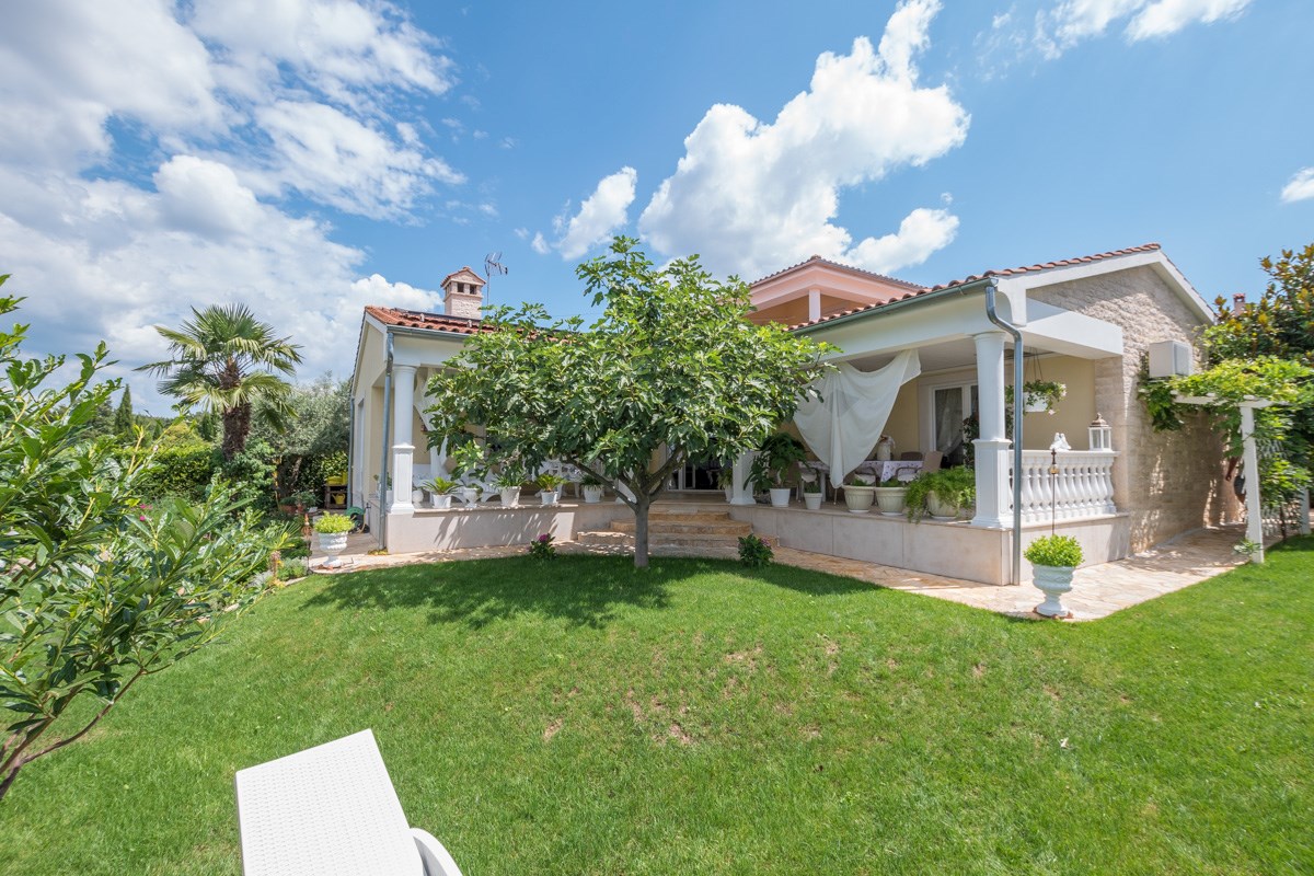 Parenzo, una villa mediterranea con vista panoramica sul mare