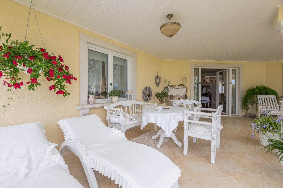 Parenzo, una villa mediterranea con vista panoramica sul mare
