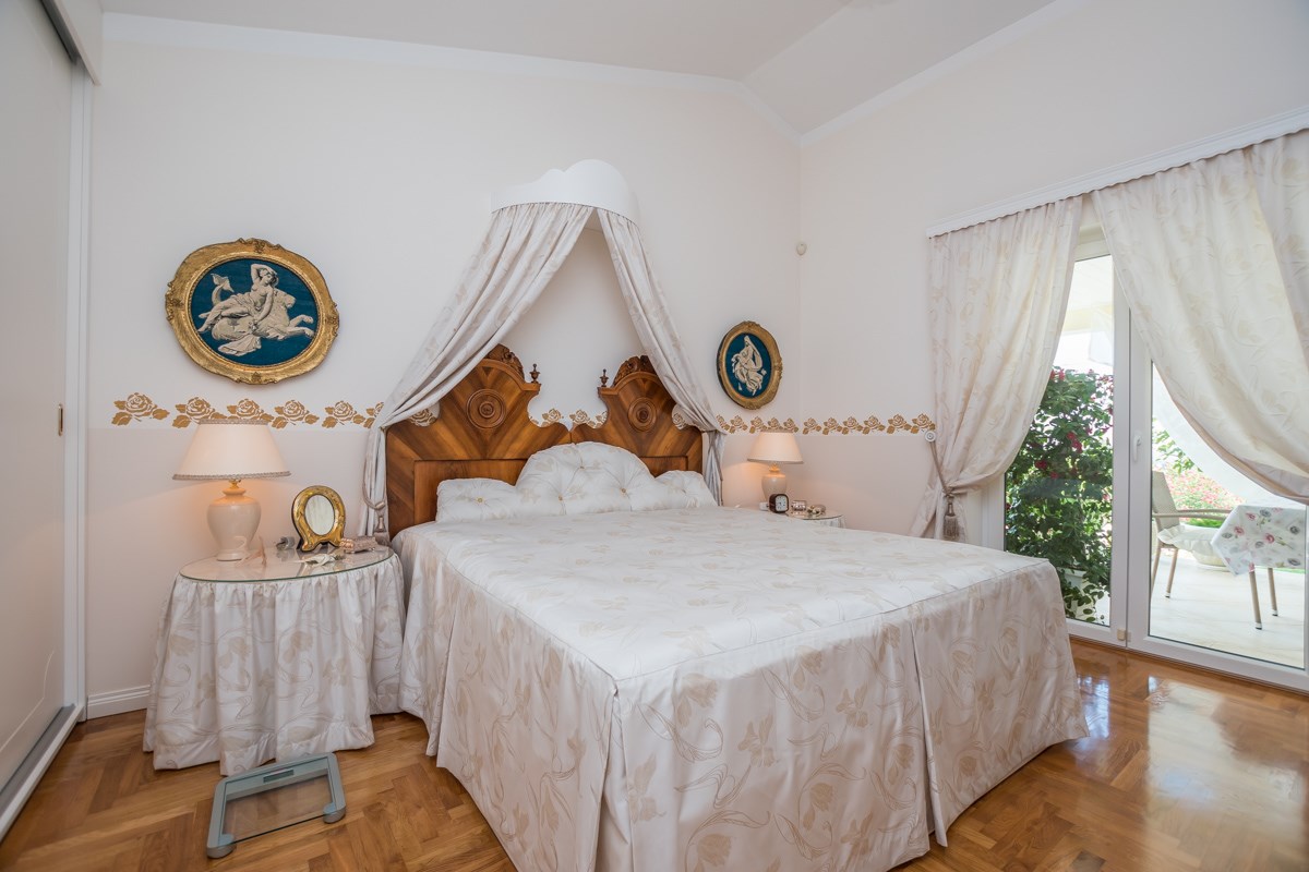 Parenzo, una villa mediterranea con vista panoramica sul mare
