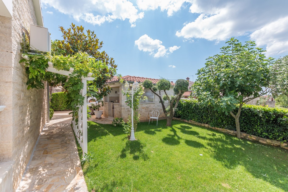 Parenzo, una villa mediterranea con vista panoramica sul mare