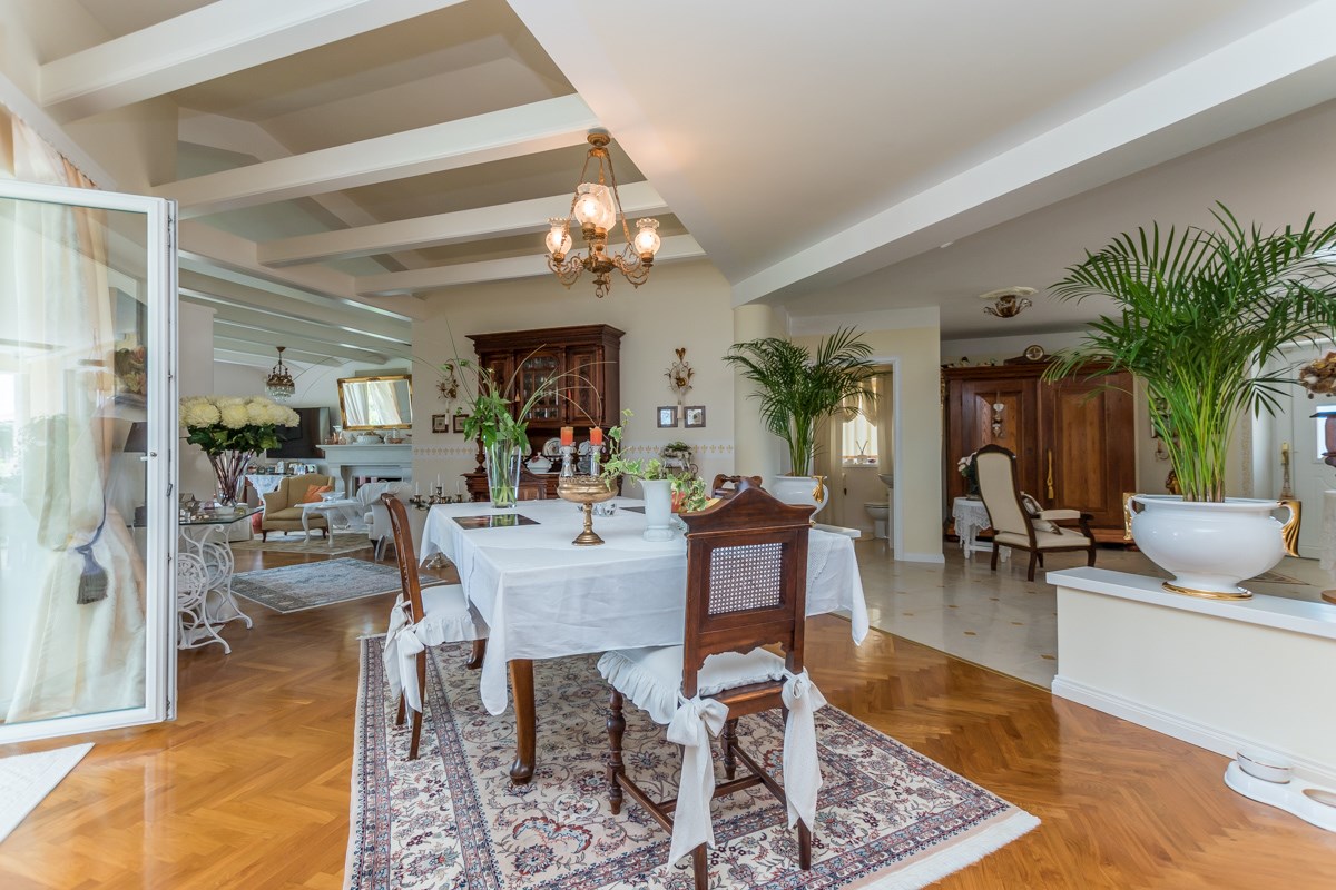 Parenzo, una villa mediterranea con vista panoramica sul mare