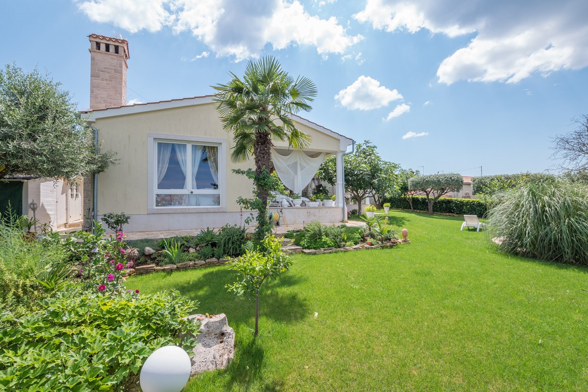 Parenzo, una villa mediterranea con vista panoramica sul mare