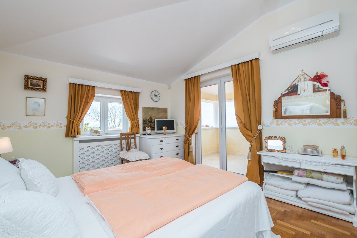 Parenzo, una villa mediterranea con vista panoramica sul mare
