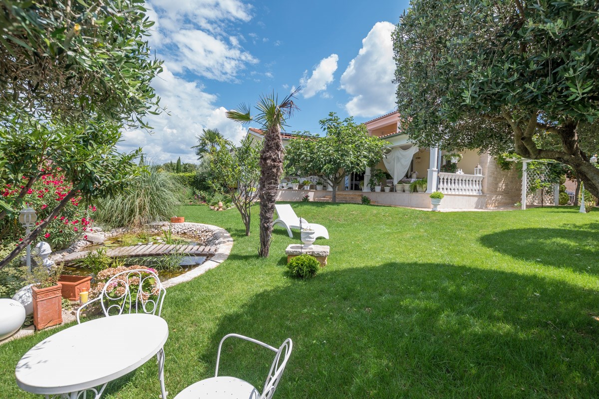 Parenzo, una villa mediterranea con vista panoramica sul mare