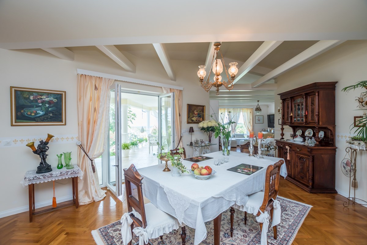 Parenzo, una villa mediterranea con vista panoramica sul mare