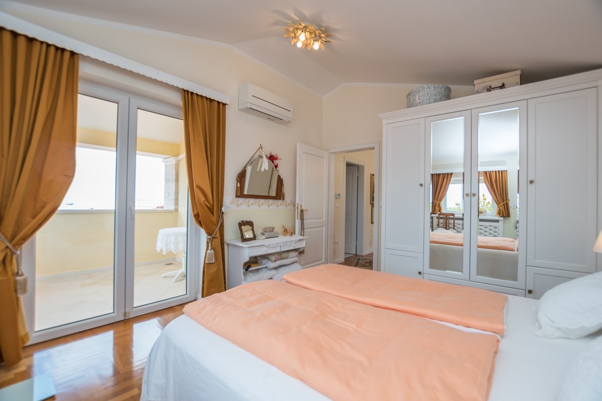 Parenzo, una villa mediterranea con vista panoramica sul mare
