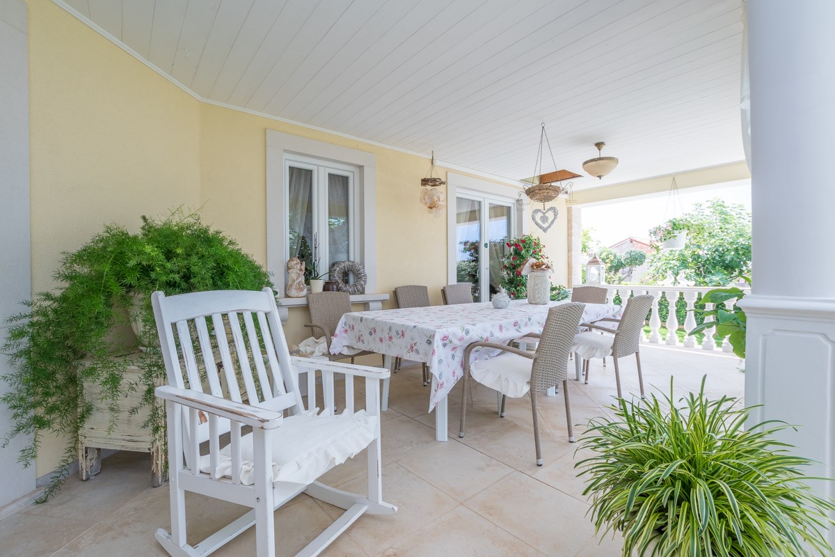 Parenzo, una villa mediterranea con vista panoramica sul mare