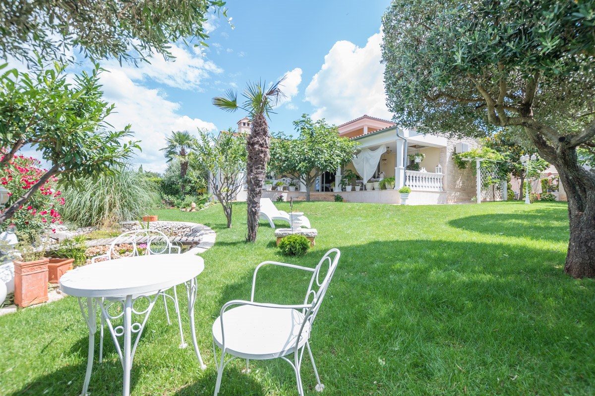 Parenzo, una villa mediterranea con vista panoramica sul mare