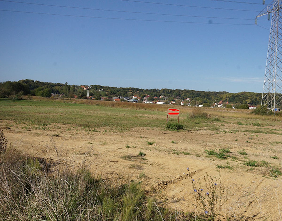 Terreno lungo la strada di Karlovačka