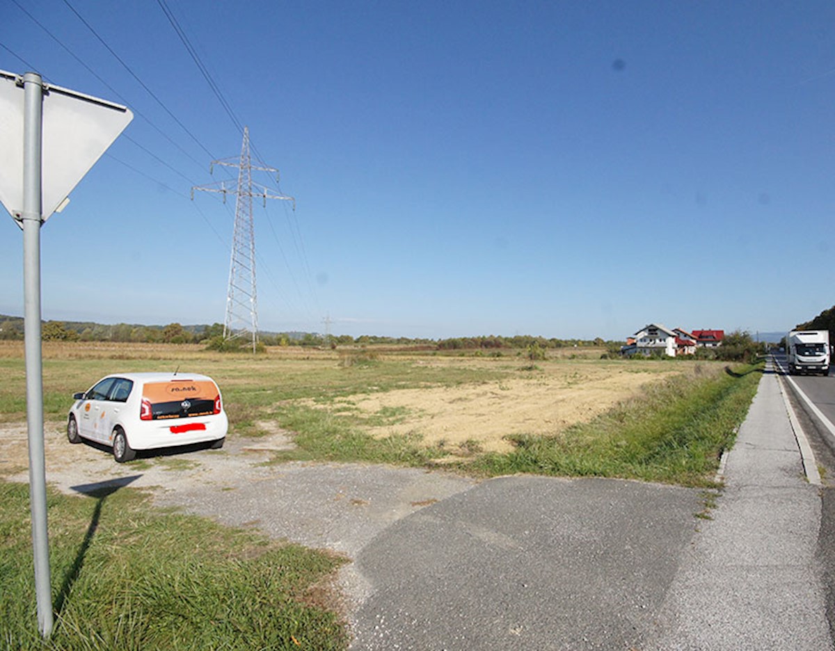 Terreno lungo la strada di Karlovačka