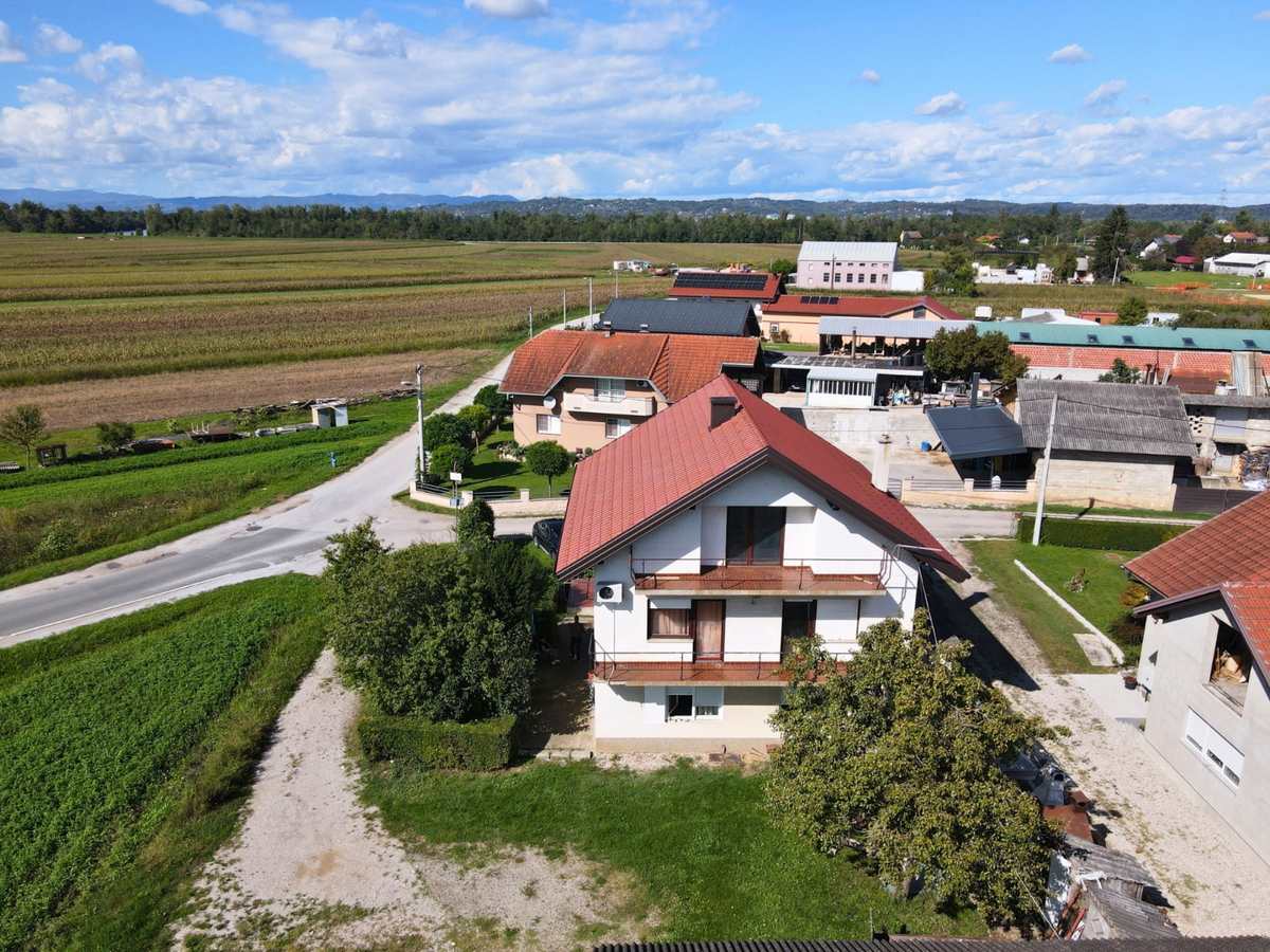 Casa con due unità abitative nei dintorni di Samobor