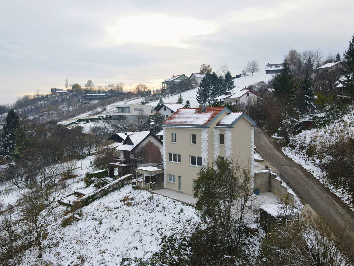 Casa con due appartamenti a Sveta Nedelja