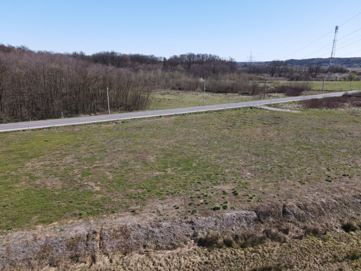 Terreno lungo la strada di Karlovačka