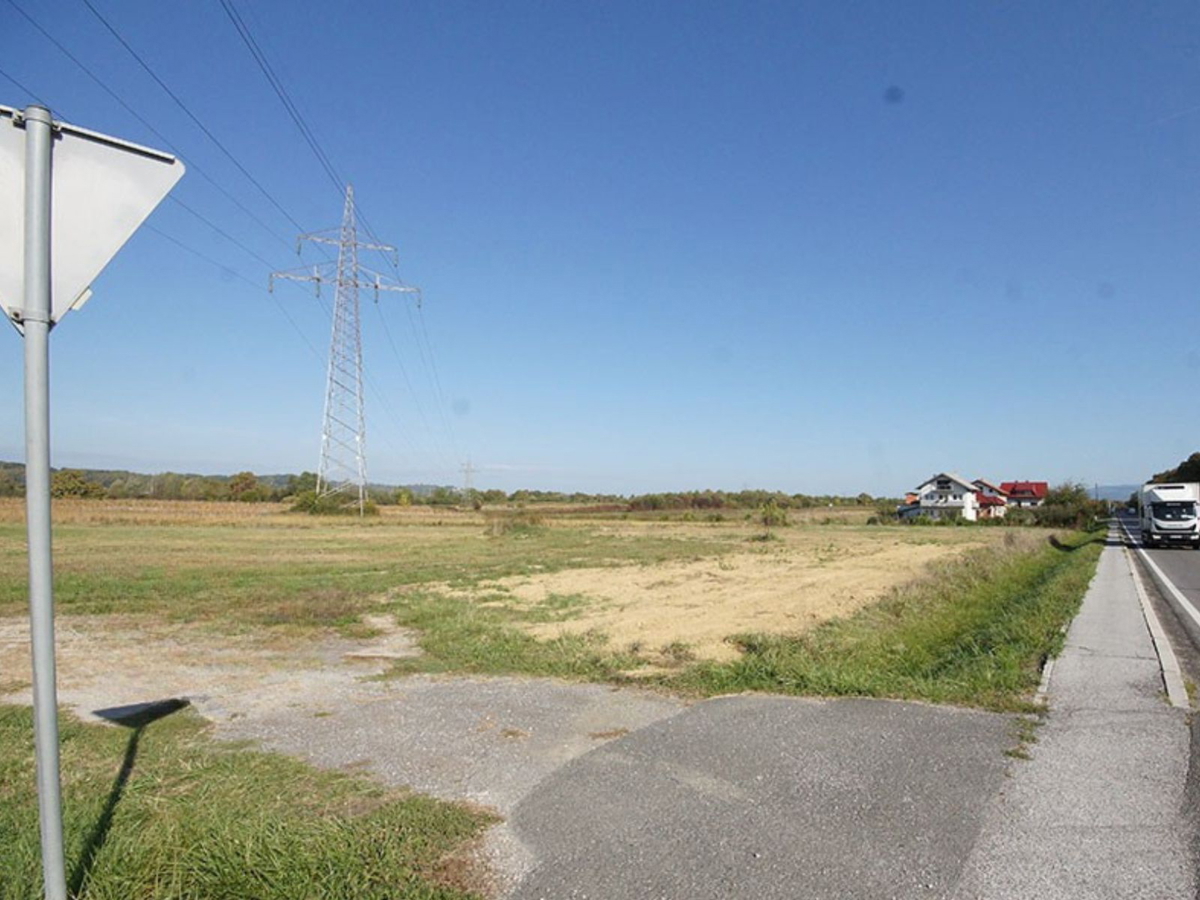 Terreno lungo la strada di Karlovačka
