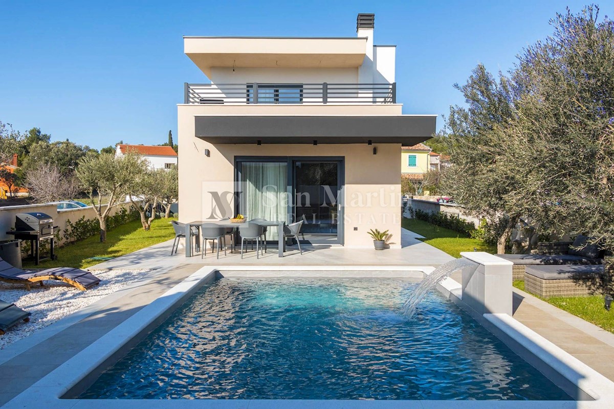 Medolino, dintorni, casa con piscina in centro con vista