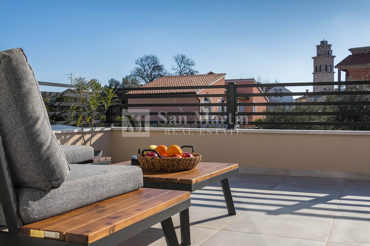 Medolino, dintorni, casa con piscina in centro con vista