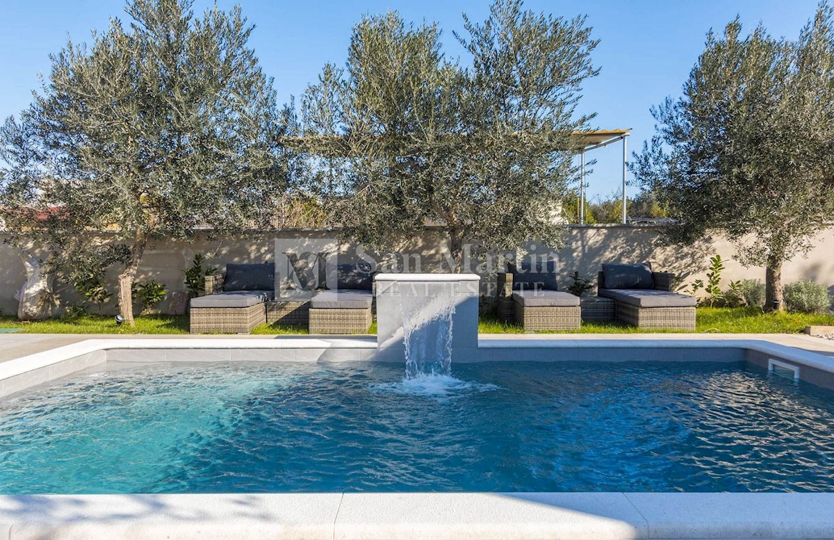 Medolino, dintorni, casa con piscina in centro con vista