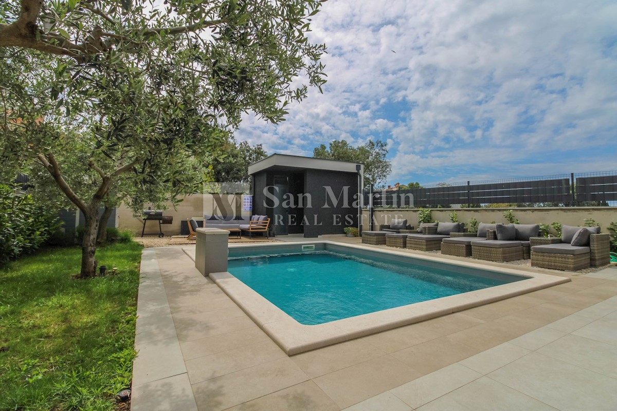 Medolino, dintorni, casa con piscina in centro con vista