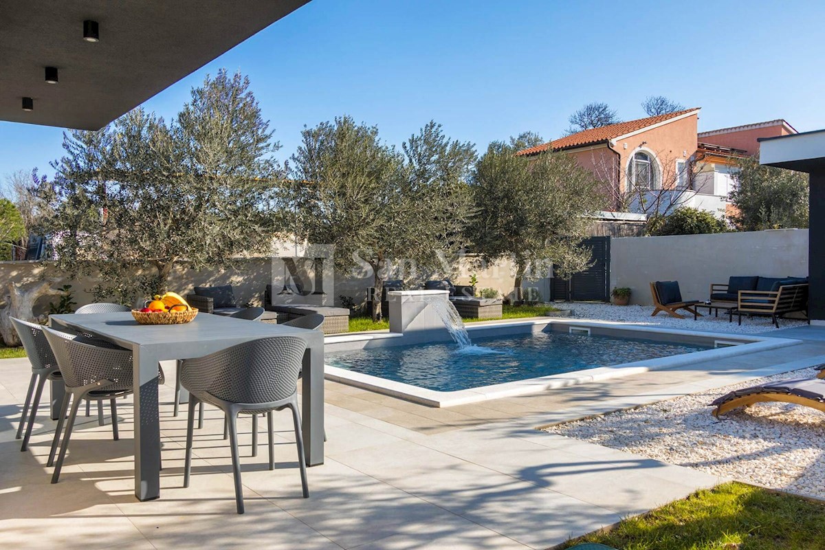 Medolino, dintorni, casa con piscina in centro con vista