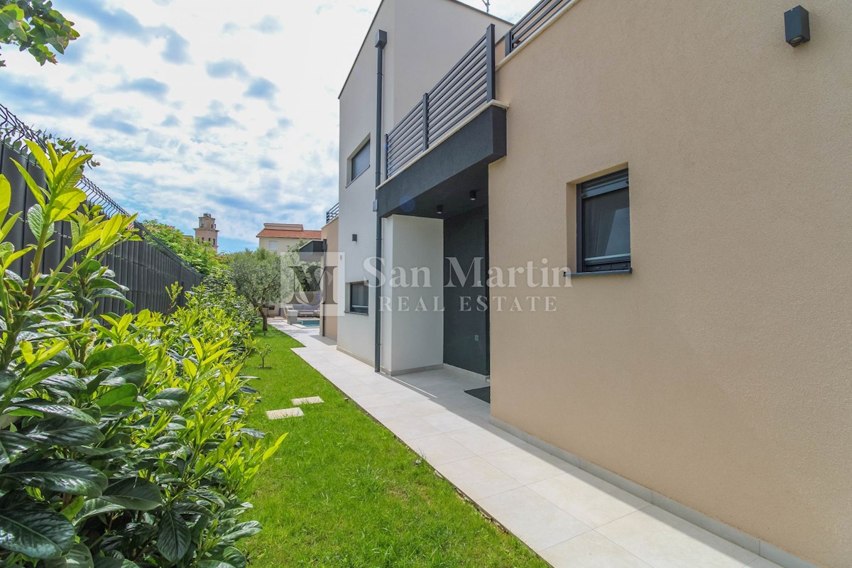 Medolino, dintorni, casa con piscina in centro con vista