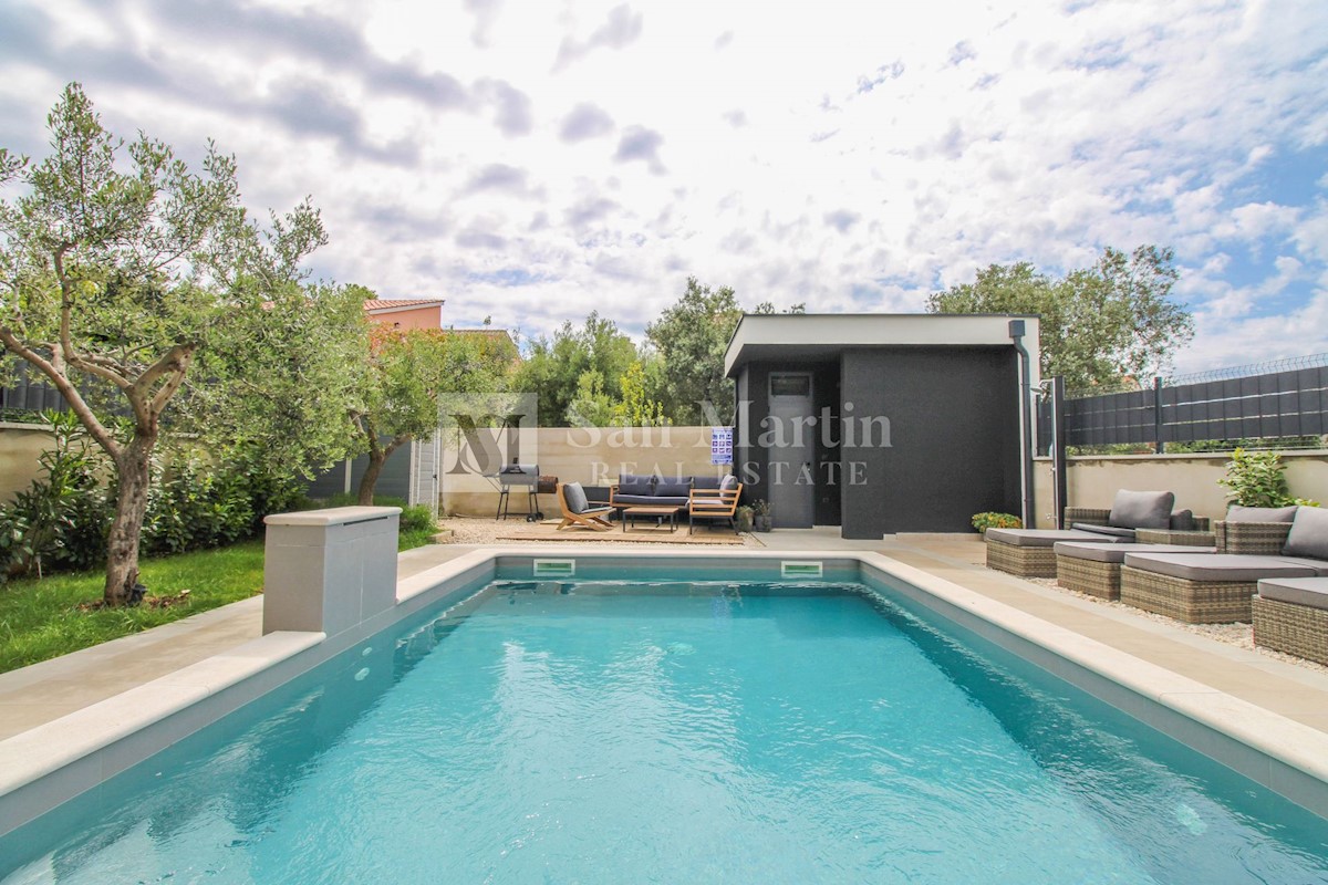 Medolino, dintorni, casa con piscina in centro con vista