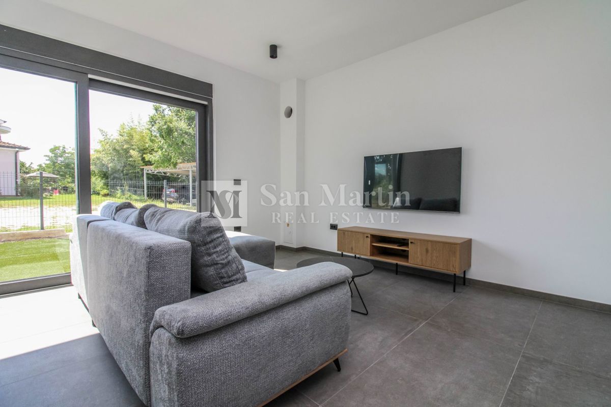 Parenzo, dintorni - appartamento moderno con piscina vicino al mare