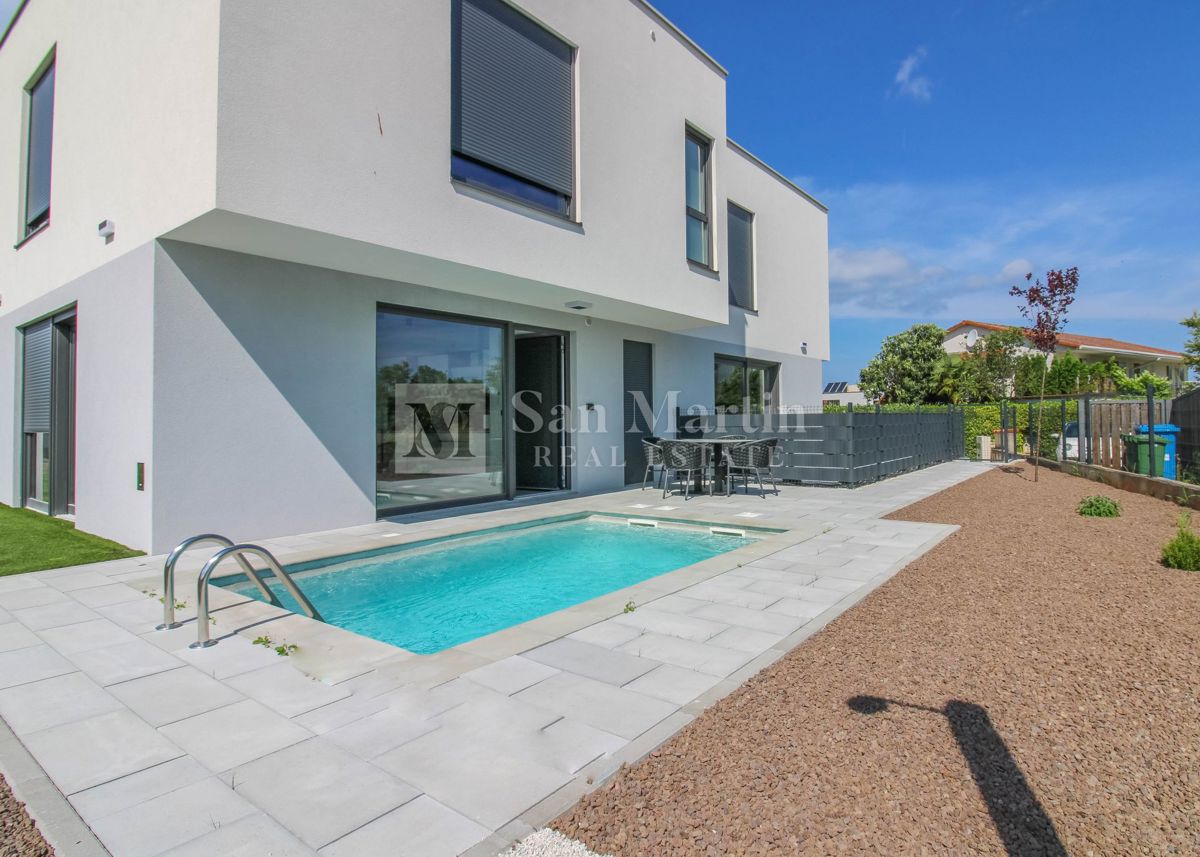 Parenzo, dintorni - appartamento moderno con piscina vicino al mare