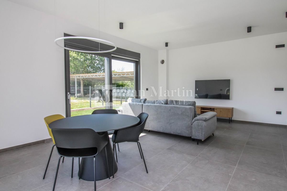 Parenzo, dintorni - appartamento moderno con piscina vicino al mare