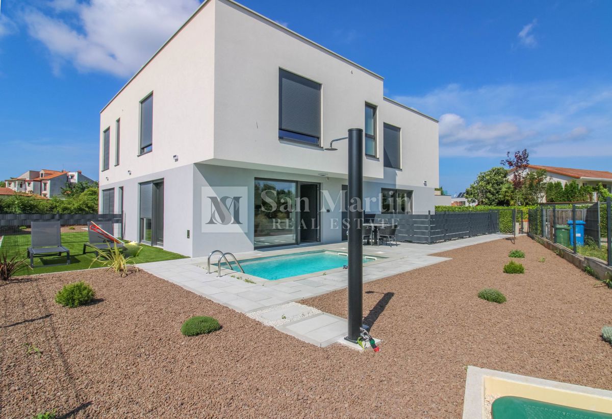 Parenzo, dintorni - appartamento moderno con piscina vicino al mare