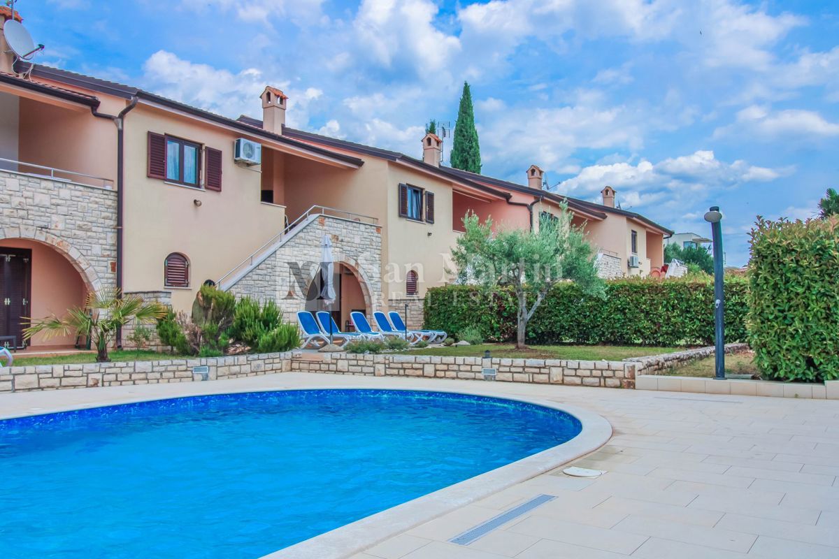 Parenzo, casa con piscina e vista aperta