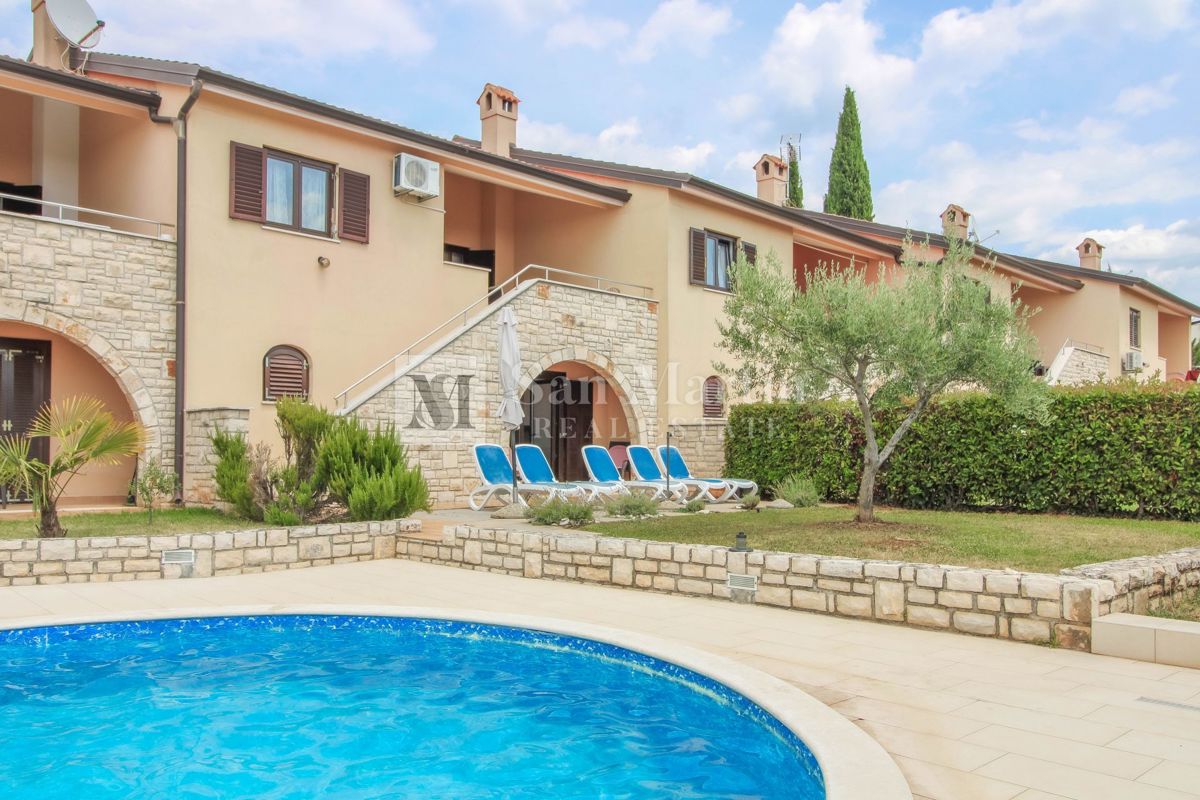 Parenzo, casa con piscina e vista aperta