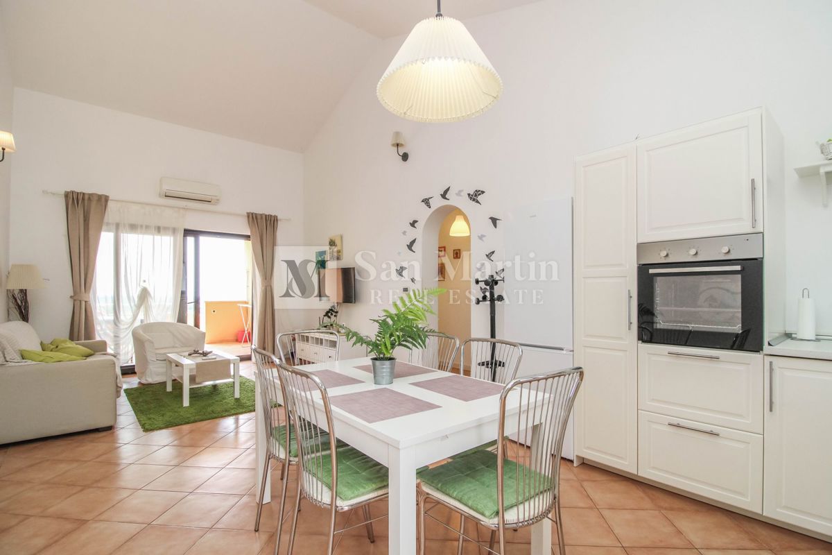 Parenzo, casa con piscina e vista aperta