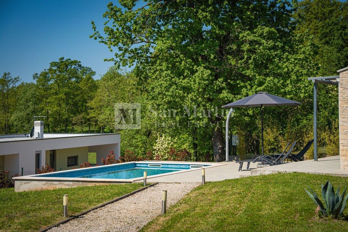 Parenzo, dintorni – casa con piscina in una zona tranquilla
