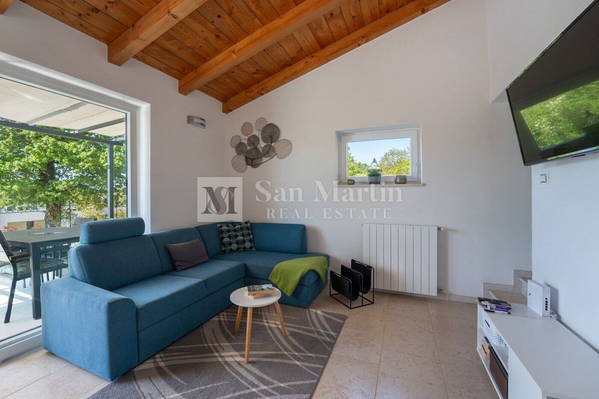 Parenzo, dintorni – casa con piscina in una zona tranquilla