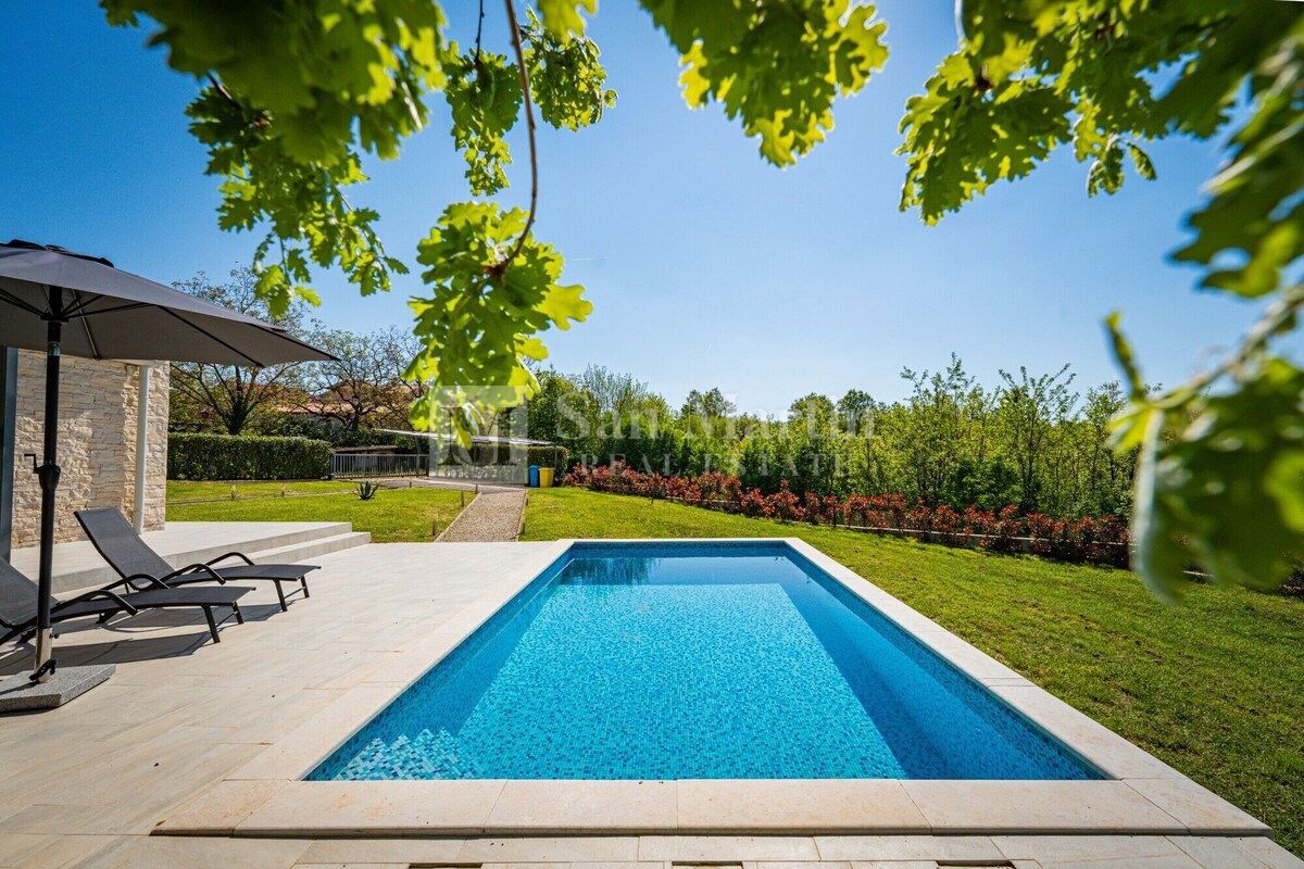 Parenzo, dintorni – casa con piscina in una zona tranquilla