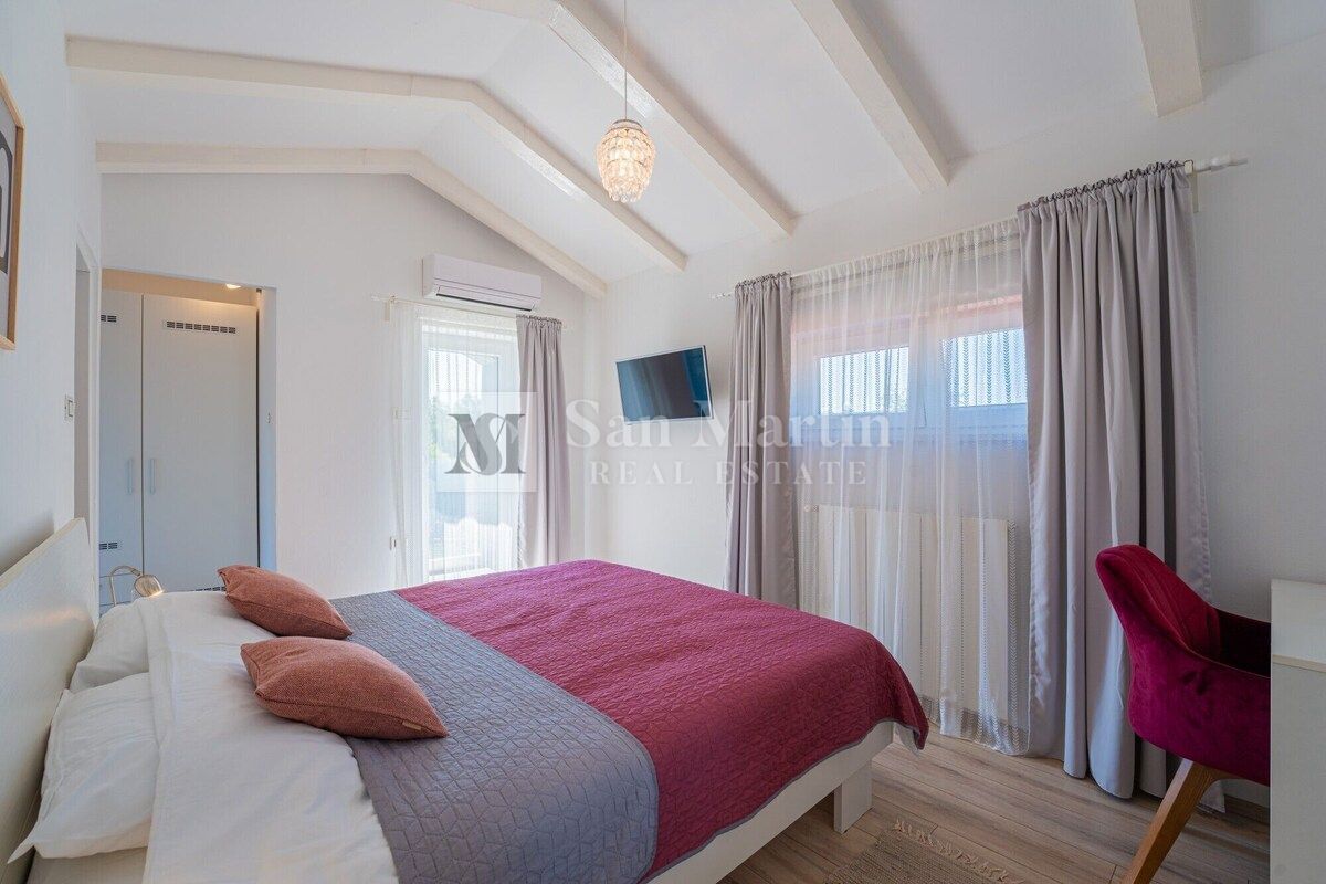Parenzo, dintorni – casa con piscina in una zona tranquilla