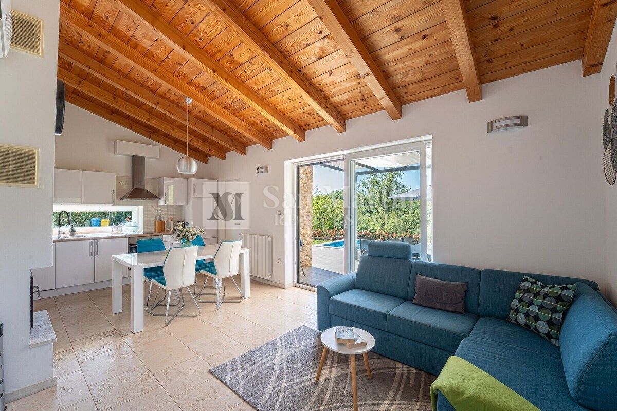 Parenzo, dintorni – casa con piscina in una zona tranquilla