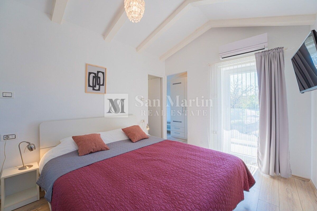 Parenzo, dintorni – casa con piscina in una zona tranquilla