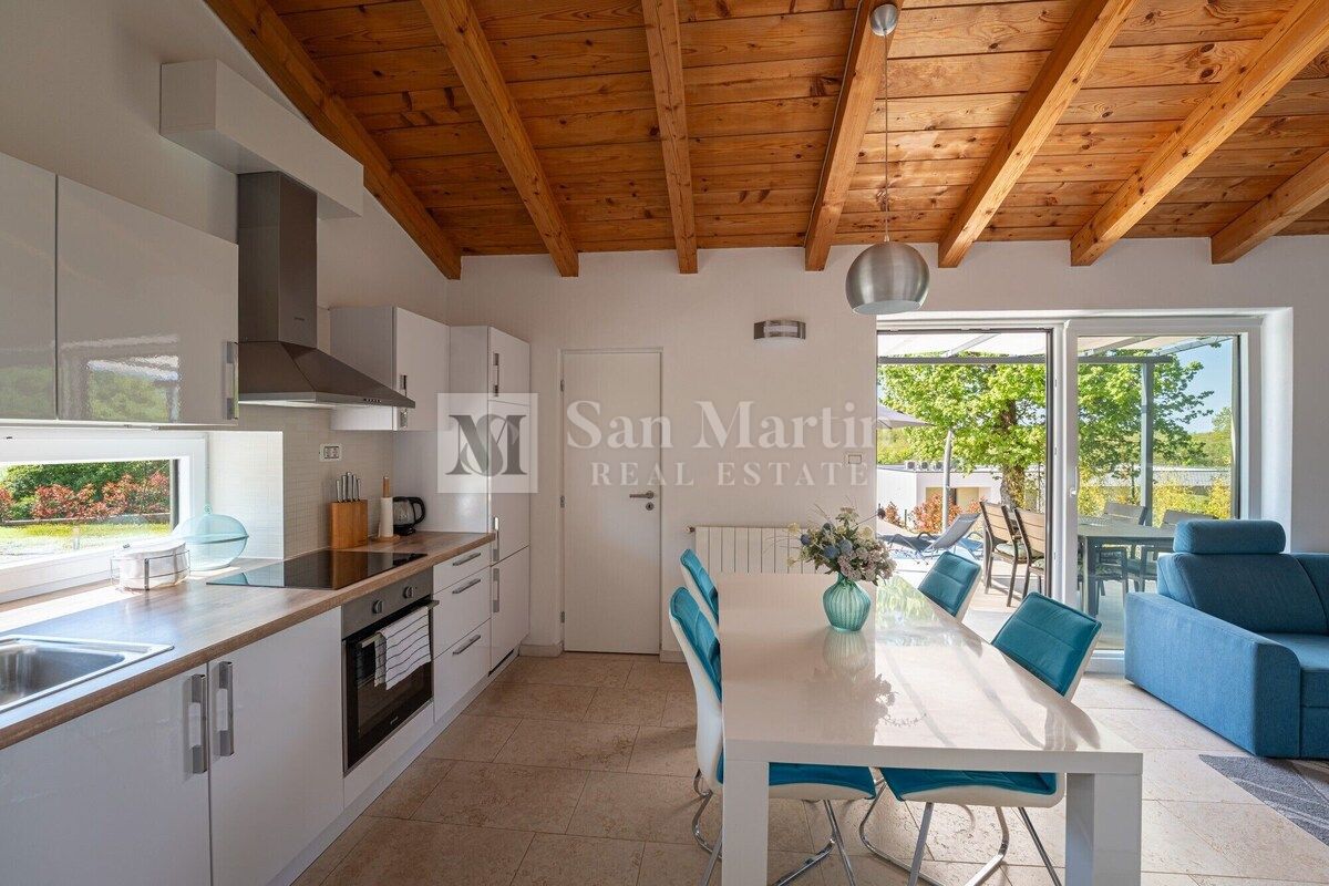 Parenzo, dintorni – casa con piscina in una zona tranquilla