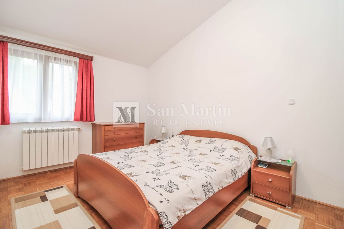 DINTORNI DI PARENZO - CASA CON GARAGE E CANTINA