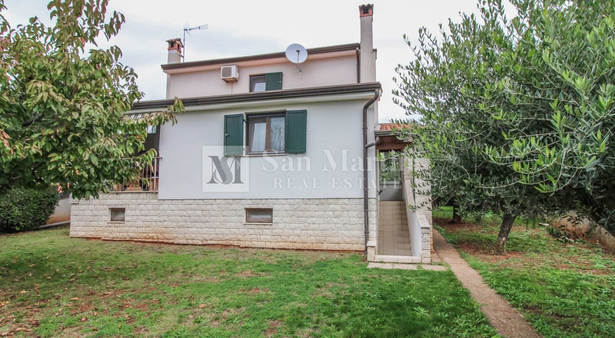 DINTORNI DI PARENZO - CASA CON GARAGE E CANTINA
