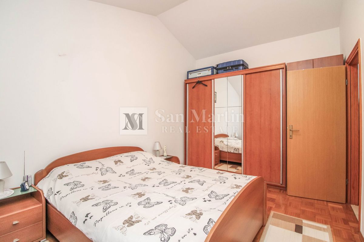 DINTORNI DI PARENZO - CASA CON GARAGE E CANTINA