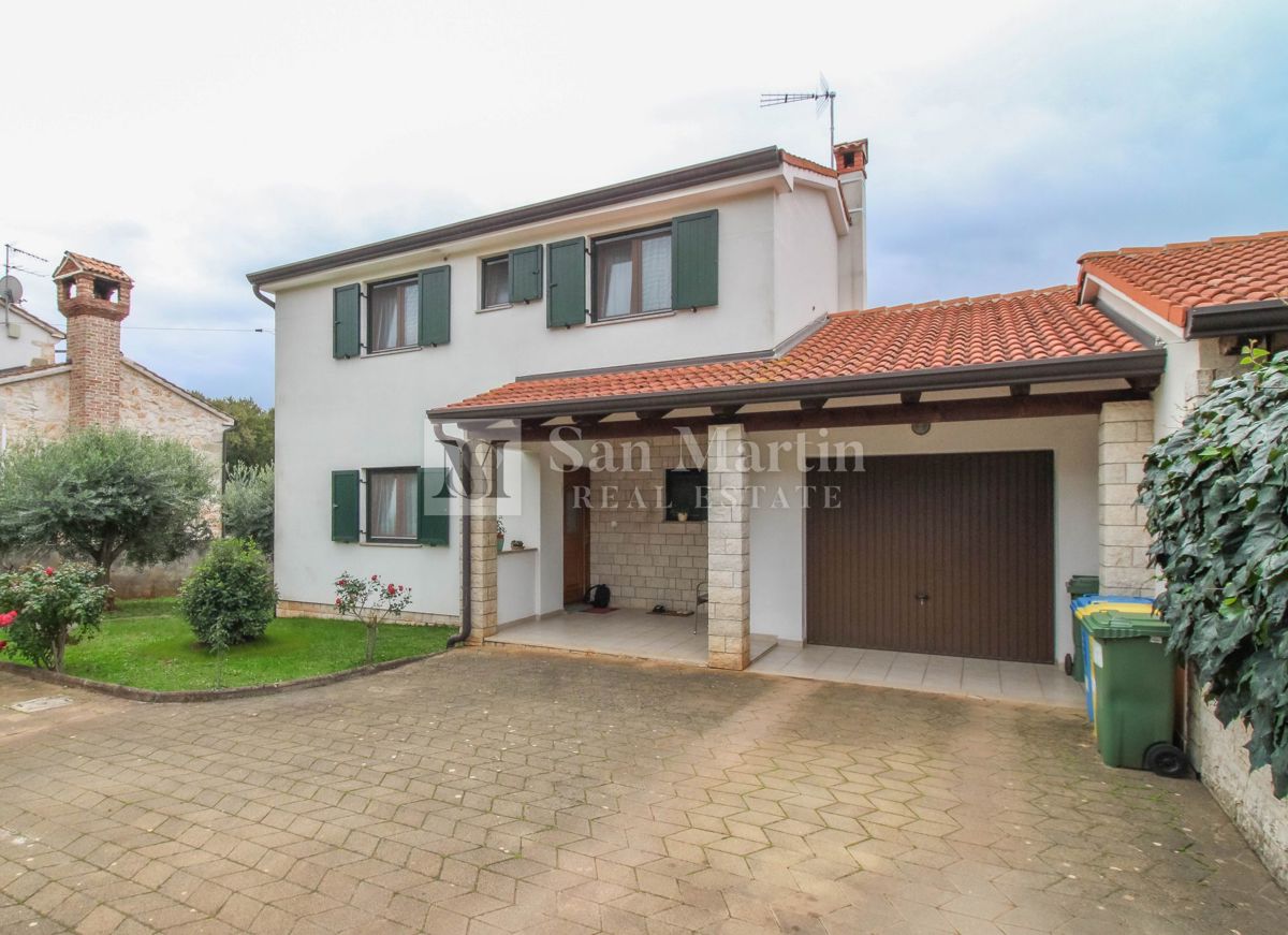 DINTORNI DI PARENZO - CASA CON GARAGE E CANTINA