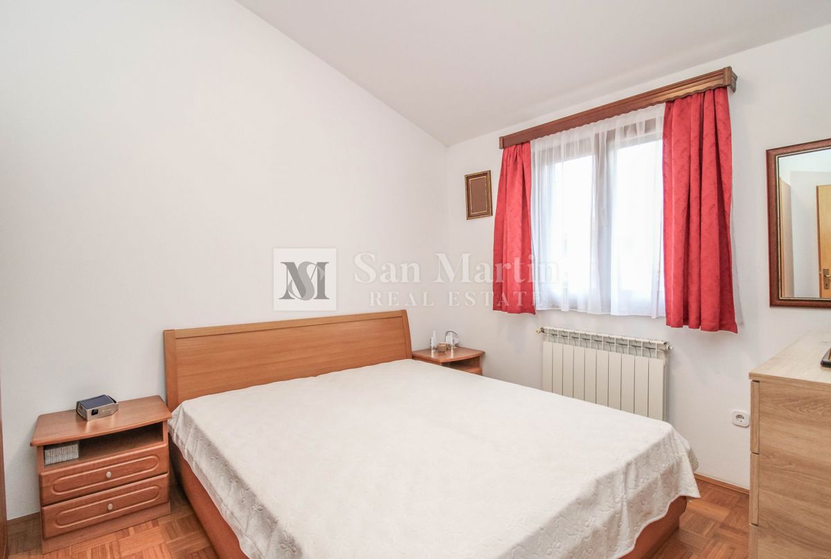 DINTORNI DI PARENZO - CASA CON GARAGE E CANTINA