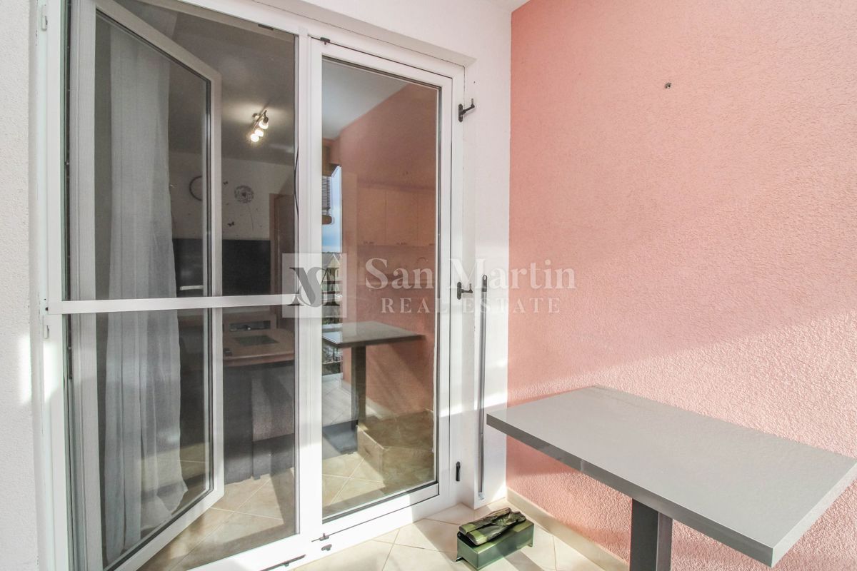 POREČ, appartamento con 2 camere da letto - ottimo prezzo