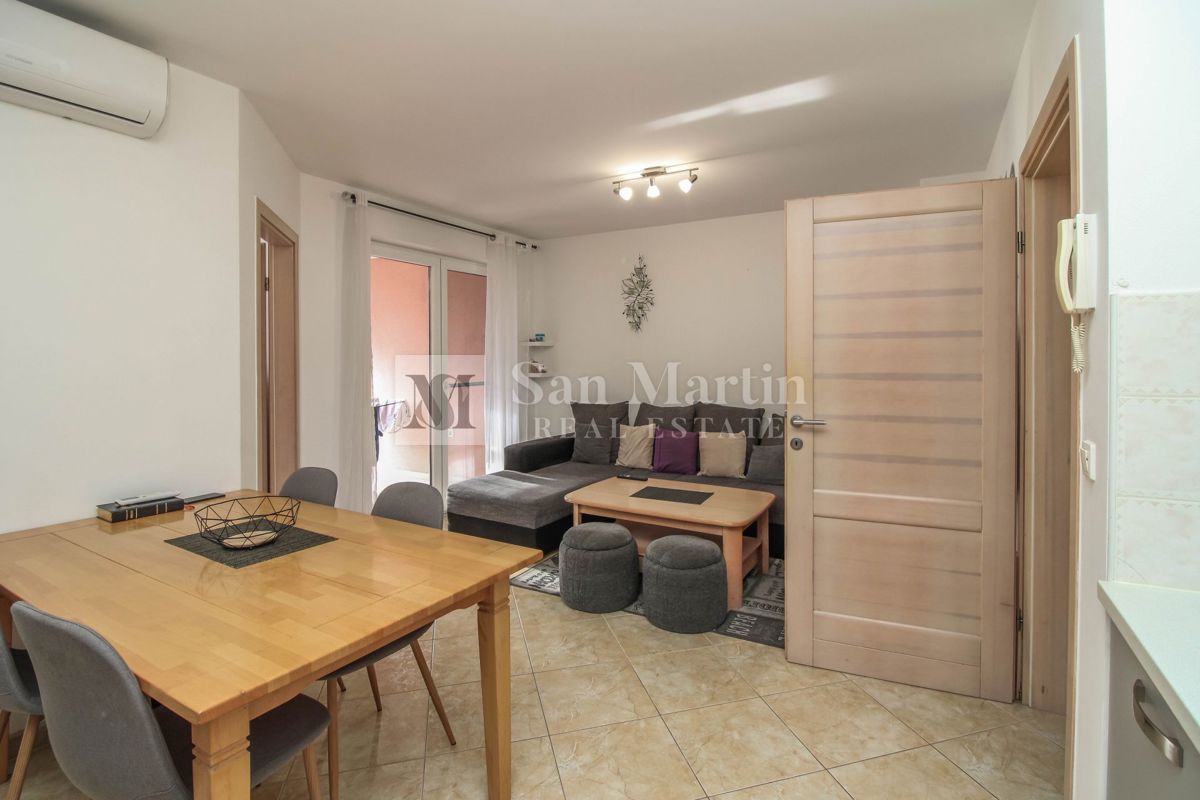 POREČ, appartamento con 2 camere da letto - ottimo prezzo