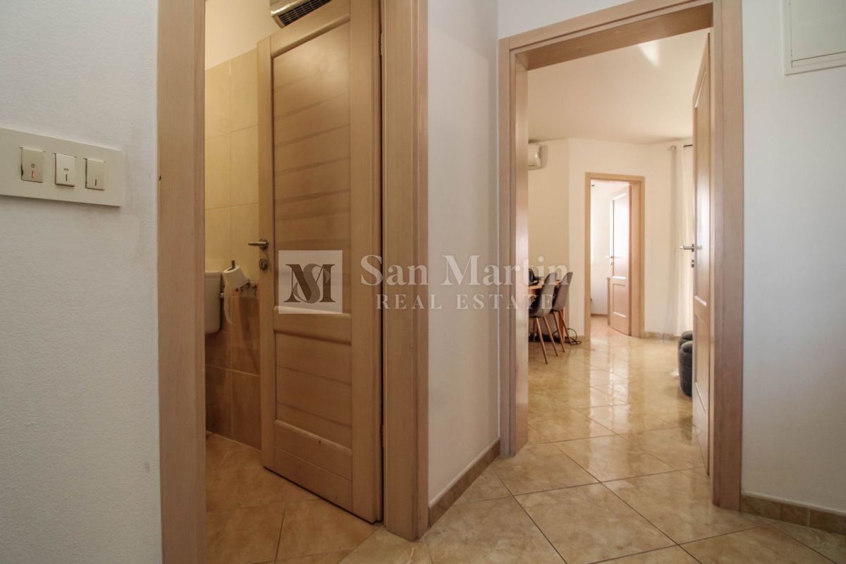 POREČ, appartamento con 2 camere da letto - ottimo prezzo