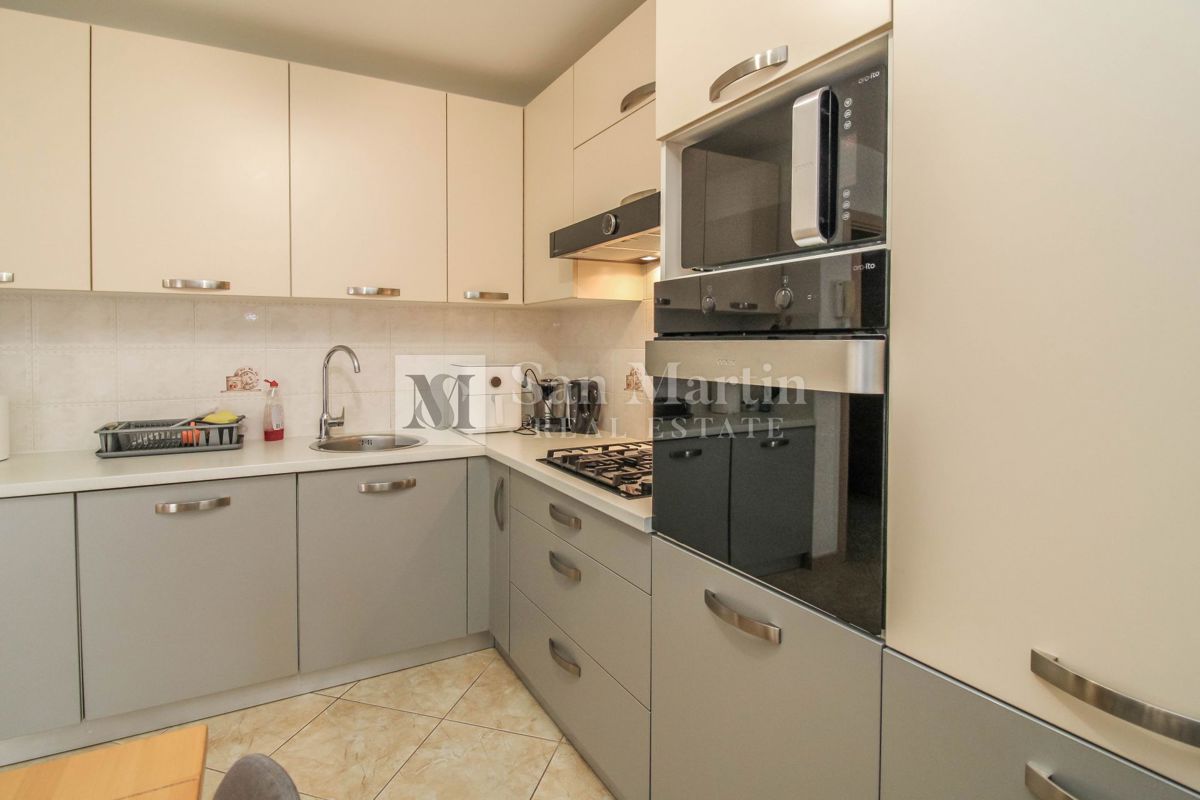 POREČ, appartamento con 2 camere da letto - ottimo prezzo